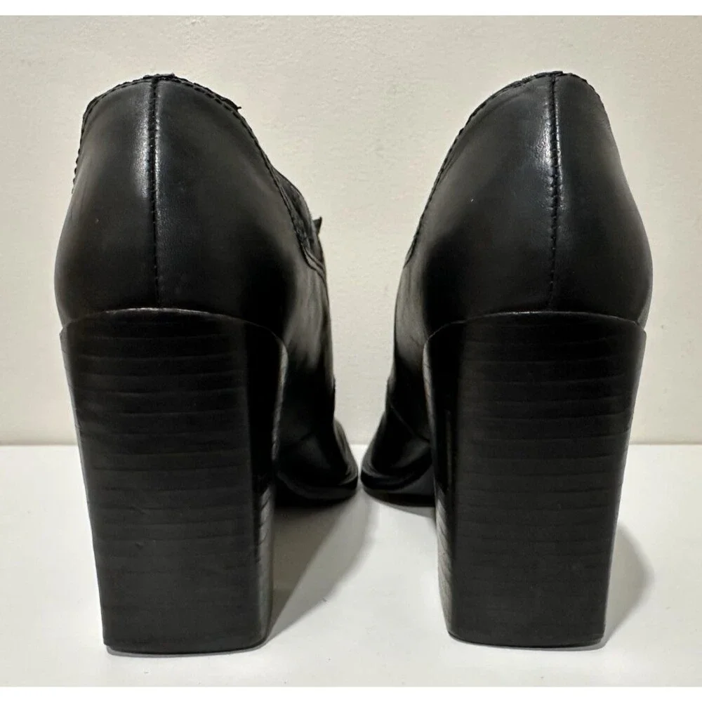 Markon women size 9M black leather slip on heel booties
